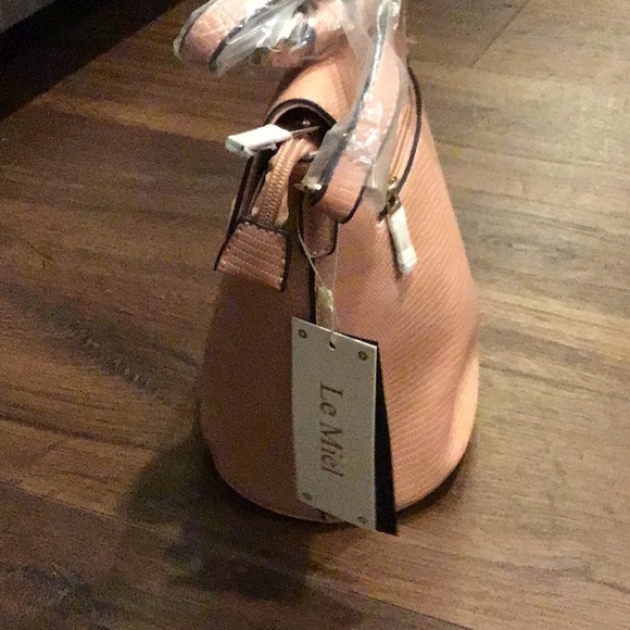 Le Miel NWT Fashion Vegan Leather Crossbody Bag in Pale Pink. - Picture 3 of 9